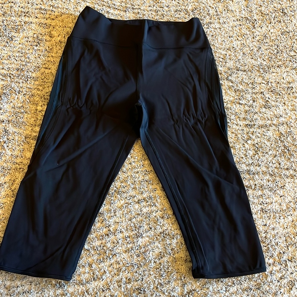 Lululemon cropped leggings Size 10
